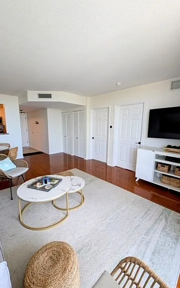 900 SW 8th St #1002 — Photo 9