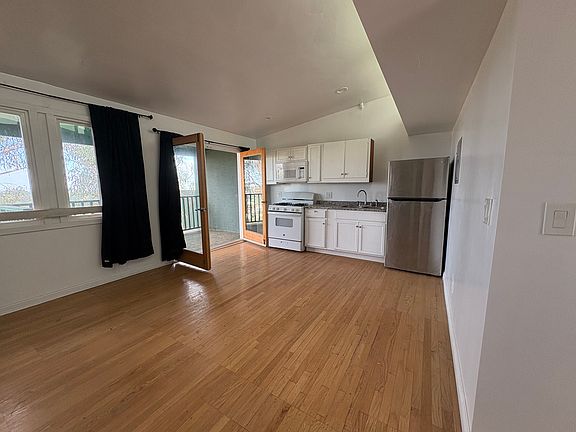 Kitchen & Dining Area