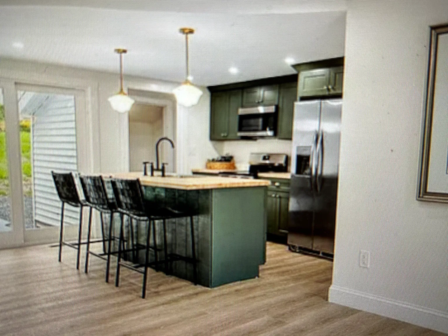 3 bed, 1418 sqft, $2,595 — Photo 1