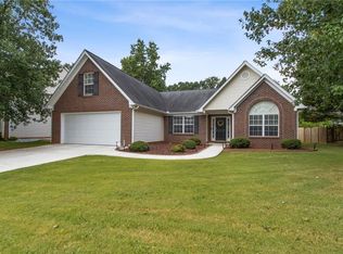 4060 Crescent Walk Ln, Suwanee, GA 30024