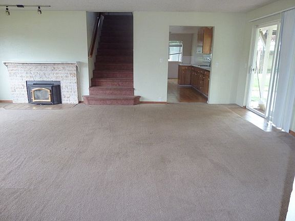 2nd image of 10715 Woodland Ave E