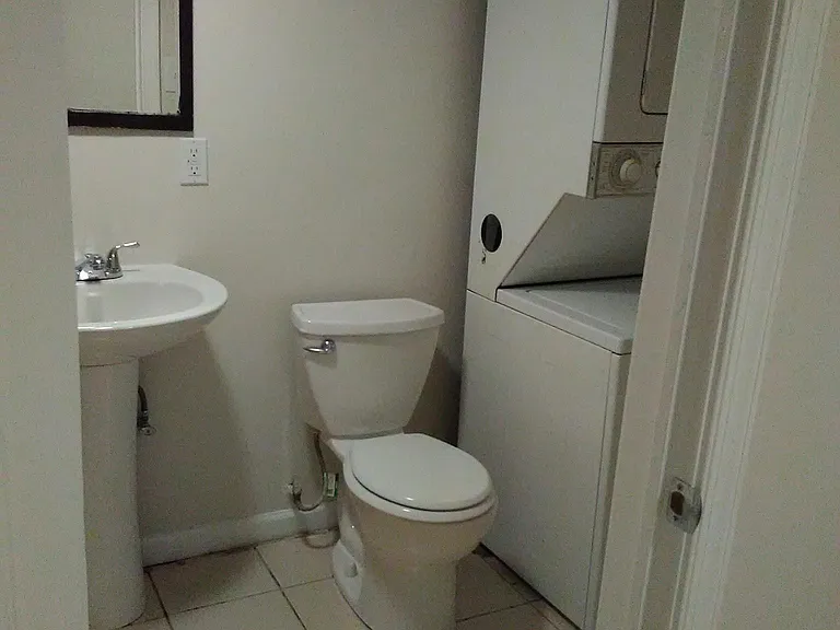1002 Girard St NW #B — Photo 10