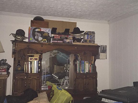 4th image of 202 Tammy Dr