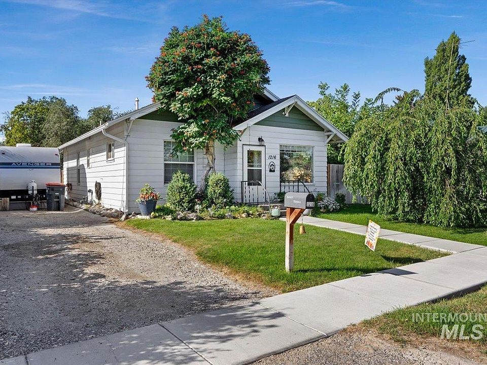 1st image of 1216 10th Ave E