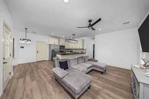 5th image of 206 2nd St