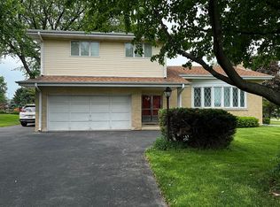 20W450 Diversey Ave, Addison, IL 60101