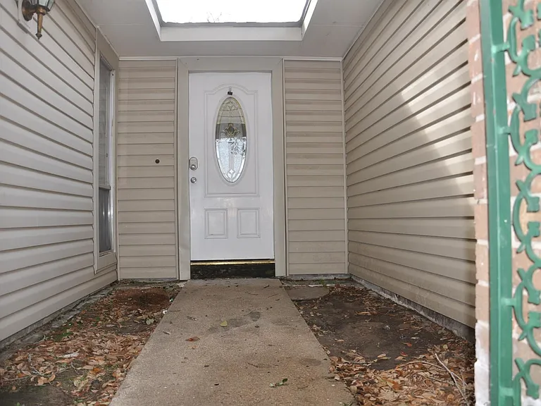 16454 Hickory Knoll Dr — Photo 2