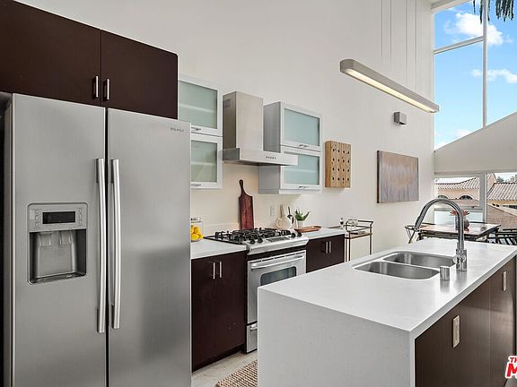 5th image of 803 Wilcox Ave #10
