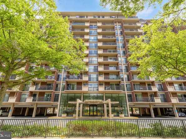 1300 Army Navy Dr APT 503, Arlington, VA 22202