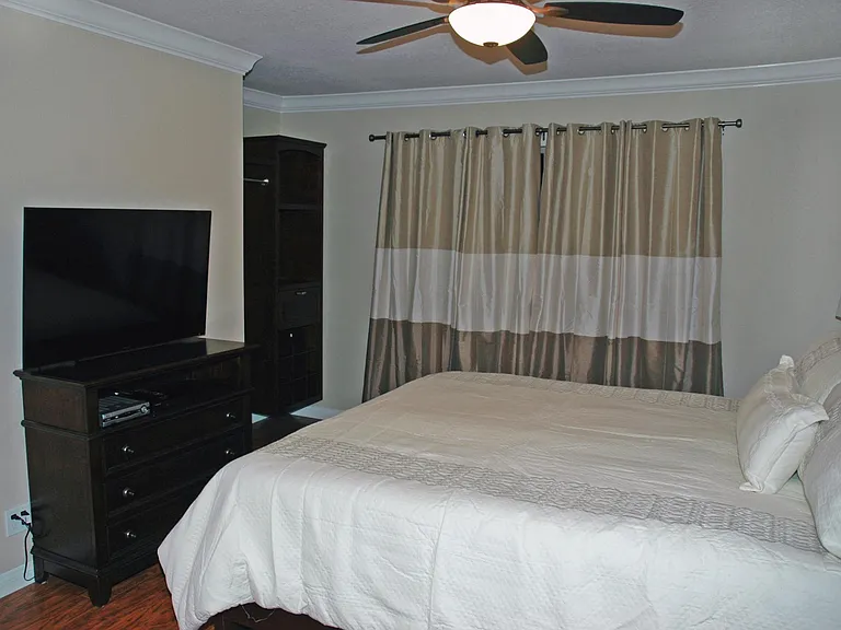 964 W Lamark Ln — Photo 11