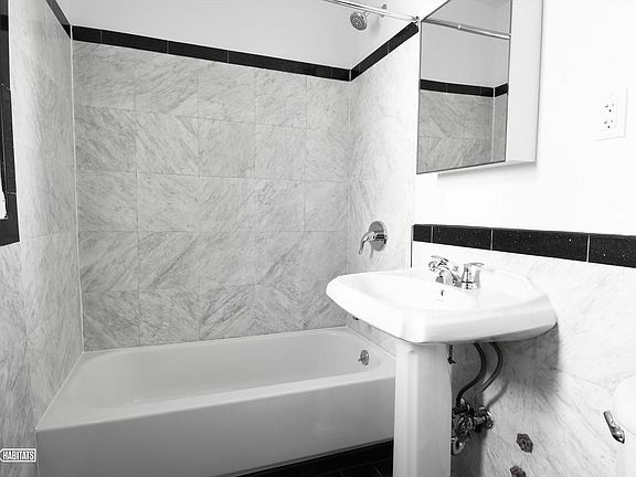 4th image of 311 E 73rd St APT 4C