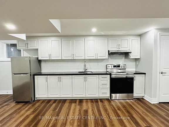 3rd image of 24 Fawnridge Rd #Basement