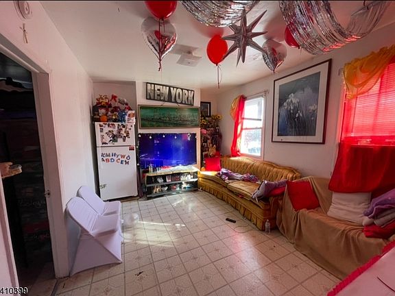 4th image of 23 Ward St