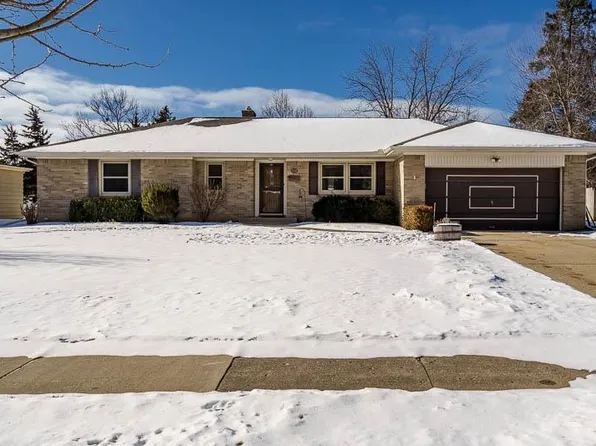 926 Stratford Ave, Rockford, IL 61107