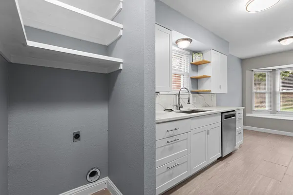 6613 Constitution Dr — Photo 12