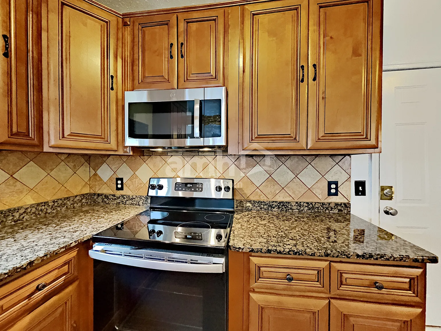 4 bed, 2.5 bath, 1914 sqft, $2,535 — Photo 4
