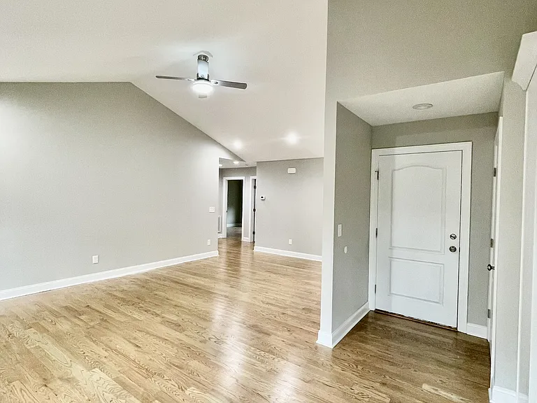 124 Palmer Dr — Photo 2