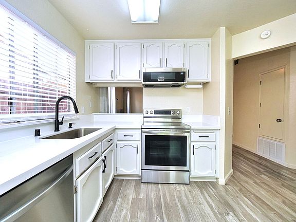 4th image of 1168 Pebblewood Dr