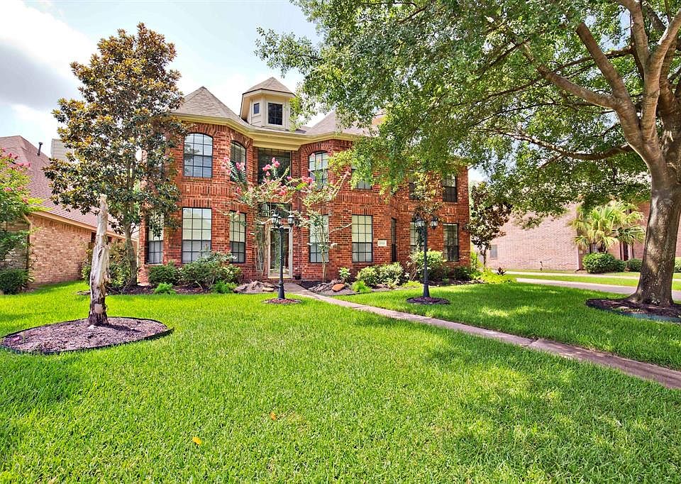 1st image of 15118 Chandler Hollow Ln