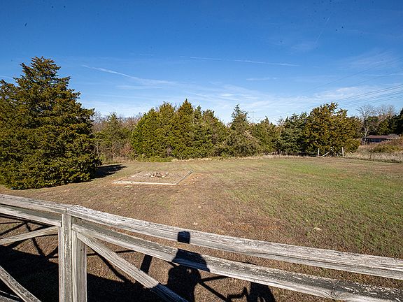 4th image of 190 Schwartz Hill Ln