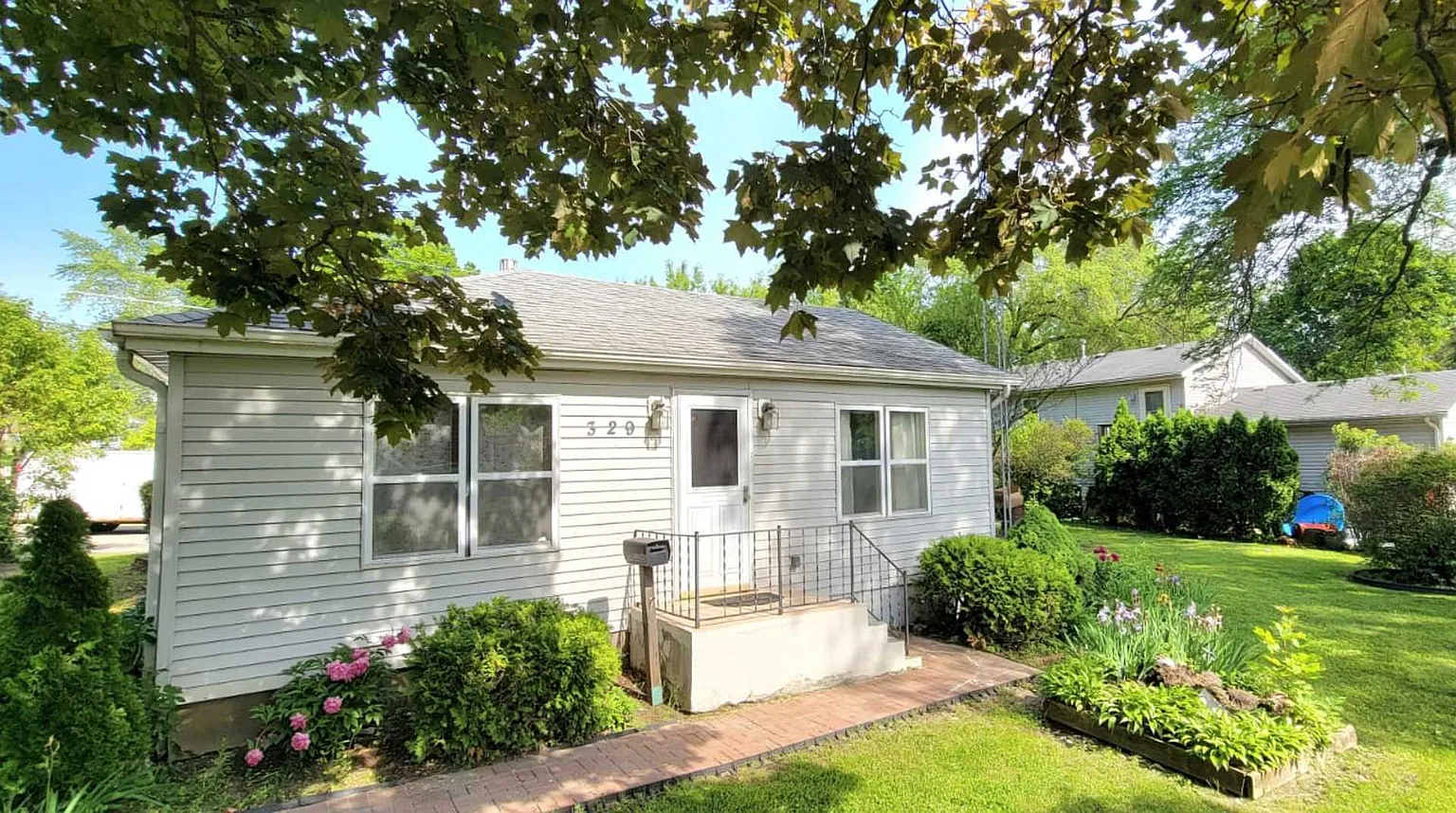 329 Brierhill Dr photo 1