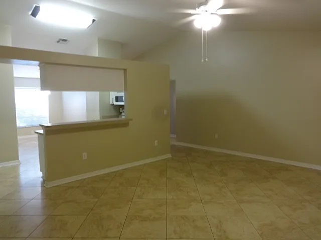 215 Lookout Dr — Photo 4