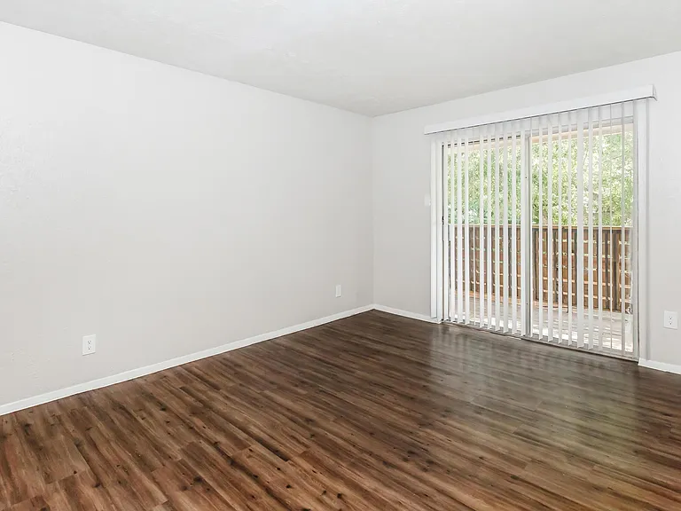 Scenic Pines Apartments — Photo 11