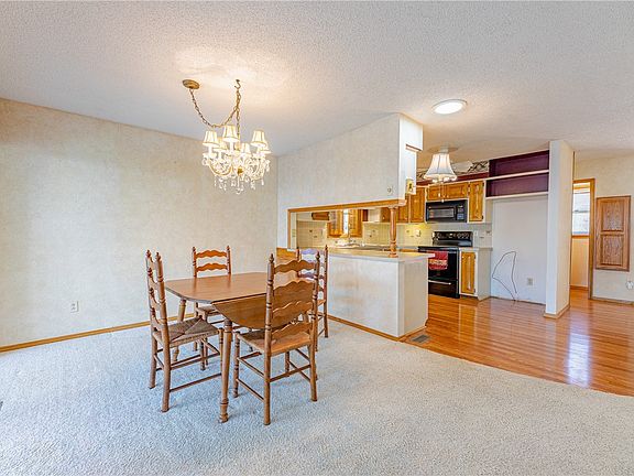 4th image of 76 Elizabeth Dr
