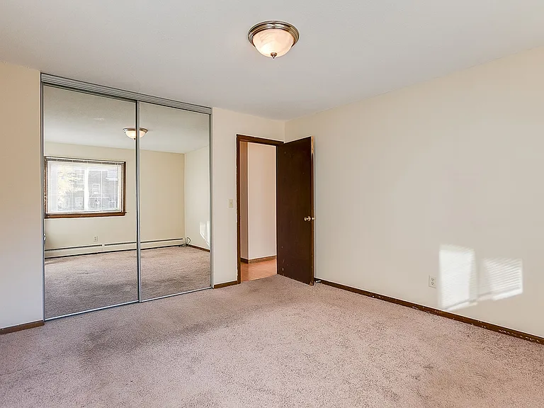 2017 Pillsbury Apartments — Photo 14