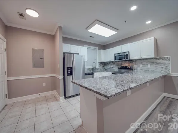 8741 Coralbell Ln, Charlotte, NC 28213