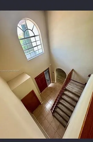 4 bed, 3.5 bath, 2020 sqft, $3,800 — Photo 3