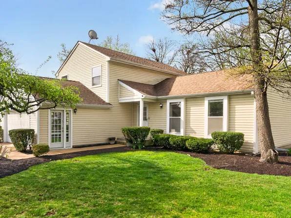 460 Highland Grove Dr, Buffalo Grove, IL 60089