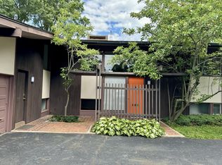 819 E Village Dr, Newark, OH 43055