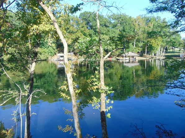 21 Lingerlost Rd, Killen, AL 35645