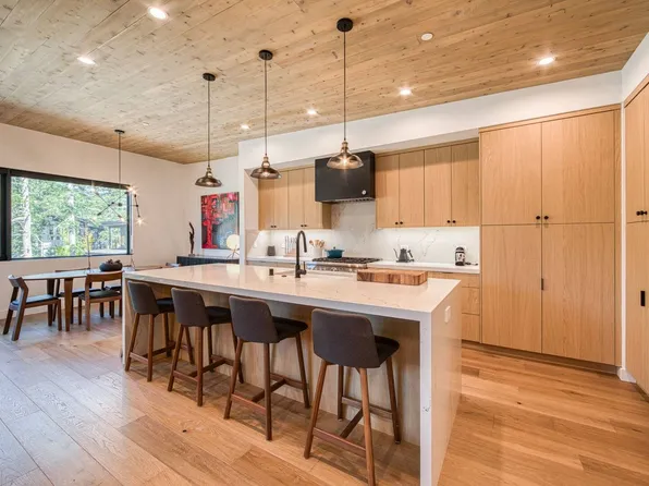 224 Palisades Cir, Olympic Valley, CA 96146