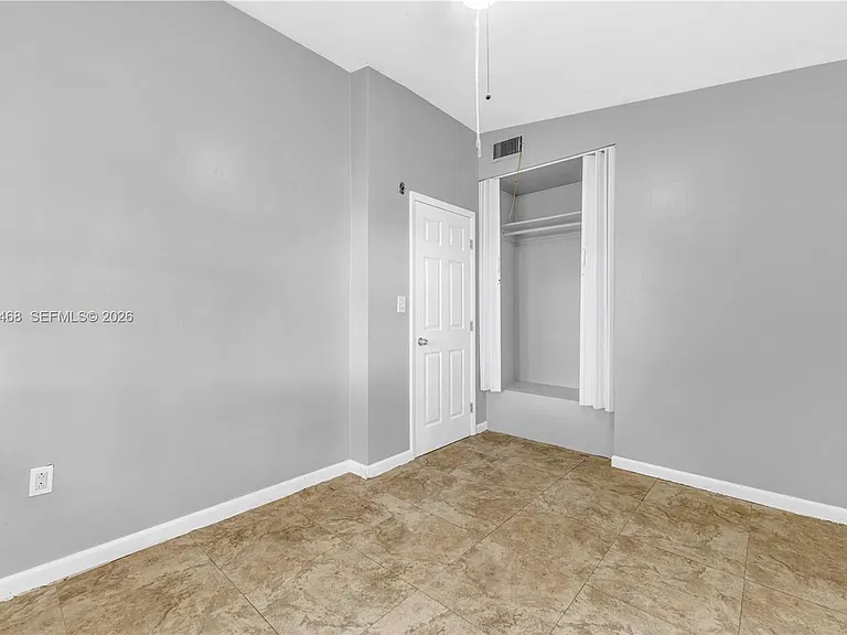 4220 SW 36th St — Photo 7