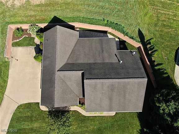 3rd image of 241 Fairway Dr