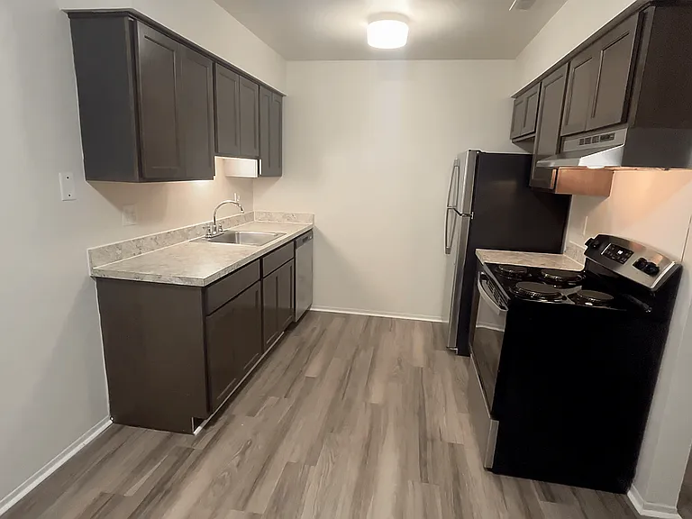 Eastwood Village Apartments — Photo 69