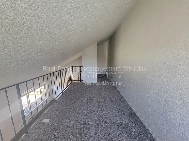 1025 W Entiat Ave #C9 — Photo 6