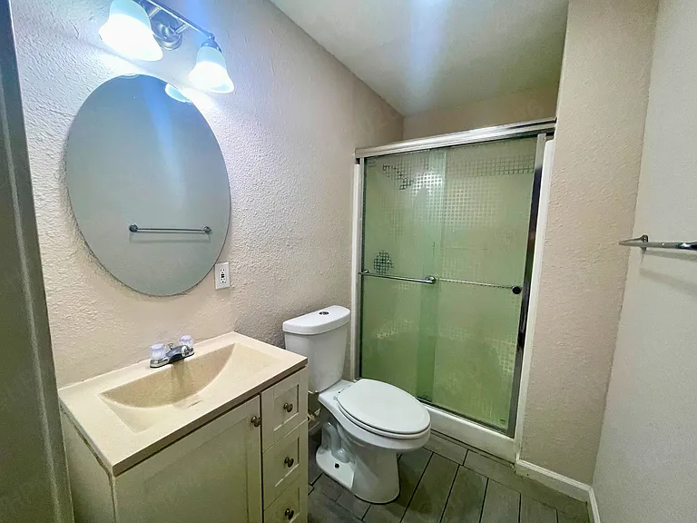 455 Lincolnshire Dr — Photo 9