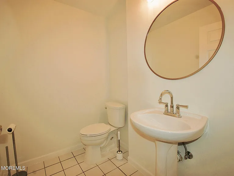574 Beachway Ave #7 — Photo 11