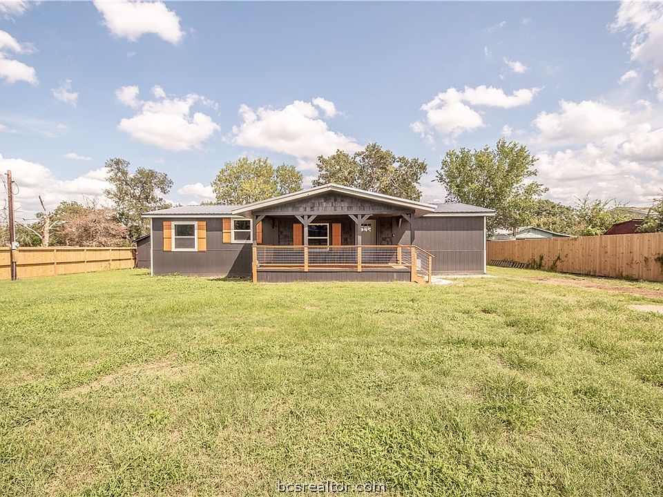 1st image of 215 Shady Oaks Ln