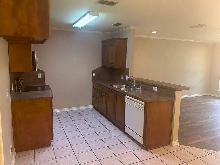 8317 Garrett Dr #8317 — Photo 5