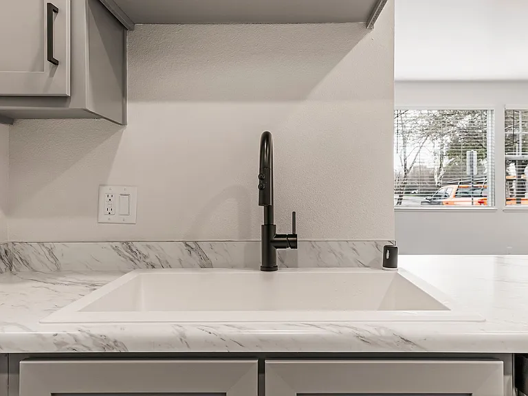 Sterling Oaks Luxury Apartments — Photo 28