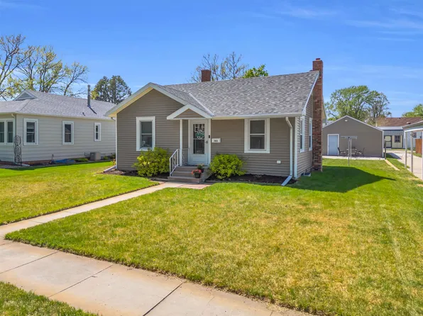 1005 Hancock St, Holdrege, NE 68949