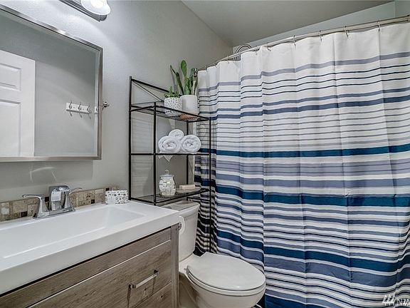 4th image of 126 C Ave #202