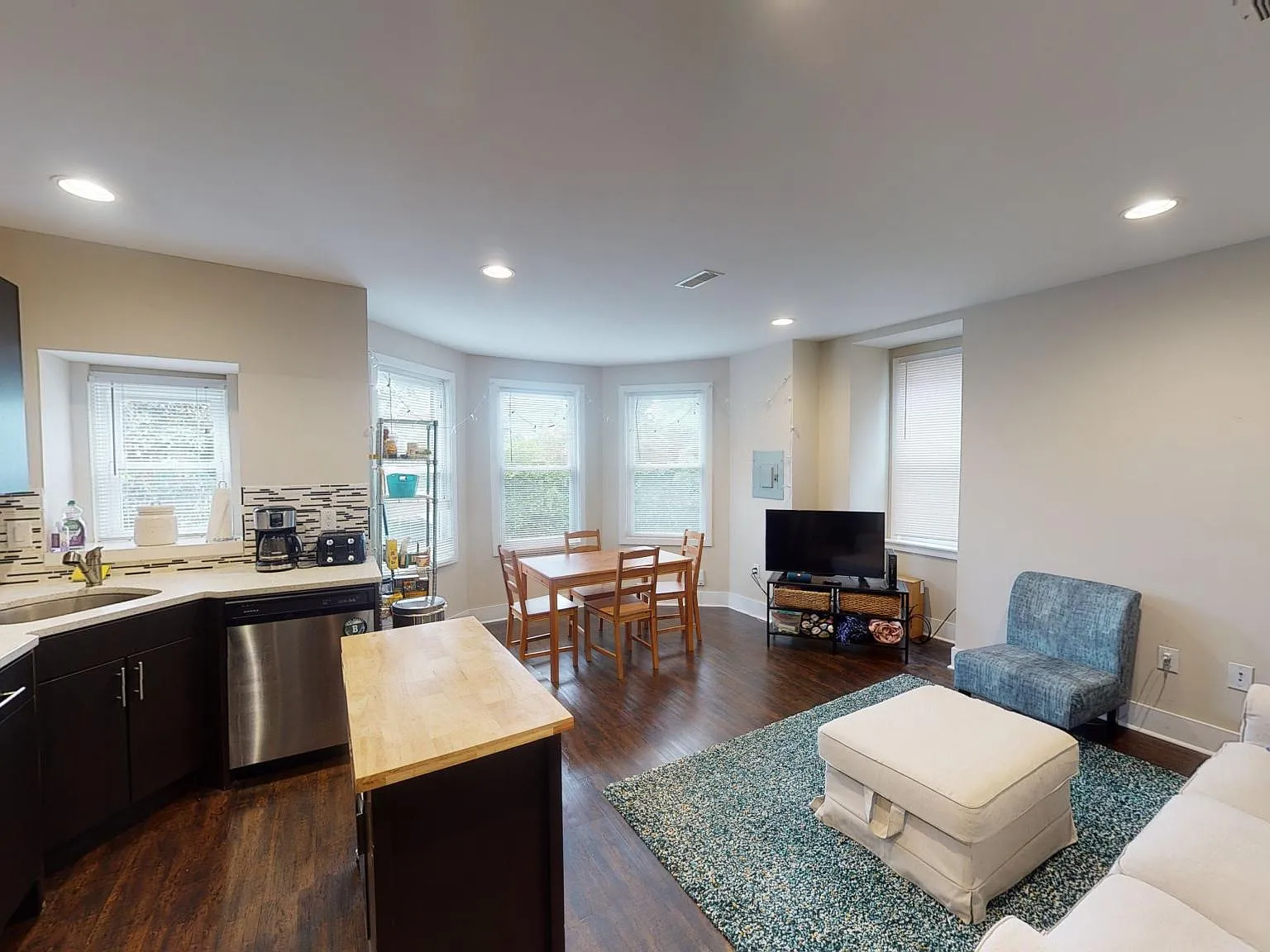 3 bed, 1250 sqft, $3,150 — Photo 1