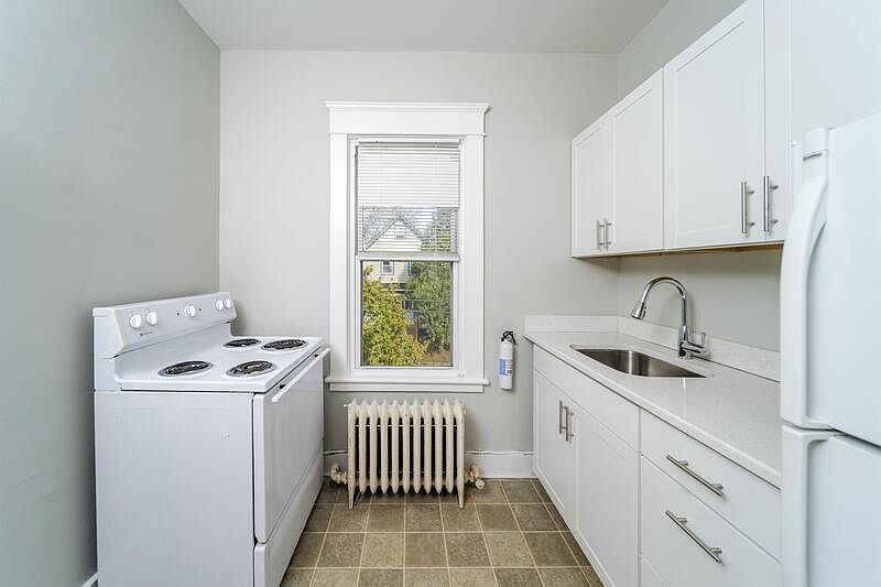 1st image of 504 Morris St