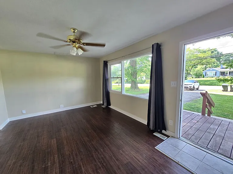 9809 Old Six Mile Ln — Photo 7
