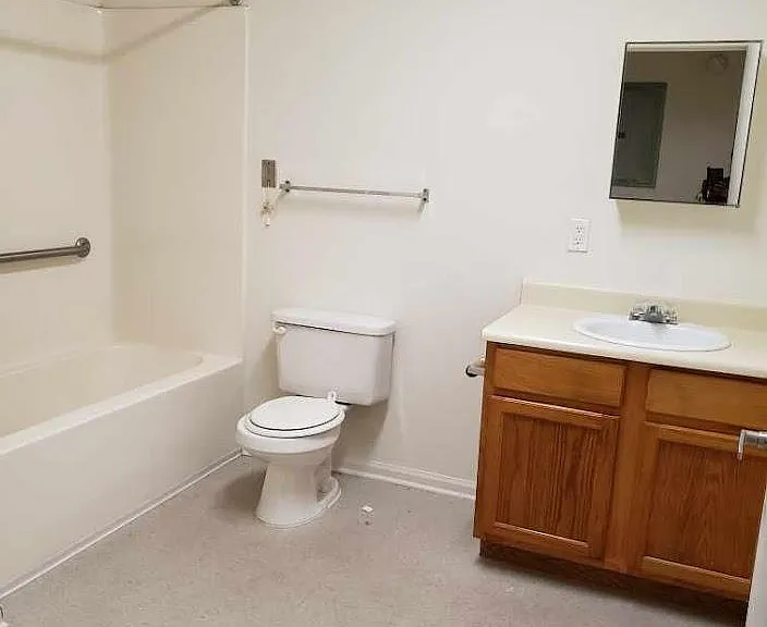 12320 Commercial Dr — Photo 2